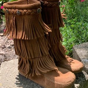 MINNETONKA GIRLS' FRINGED SUEDE BOOTS - Size 12